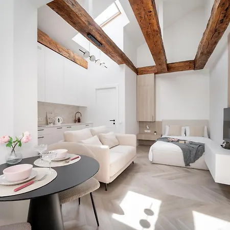 Апартаменты Bright I Etmonu St I Easy Check In I Cohost Вильнюс