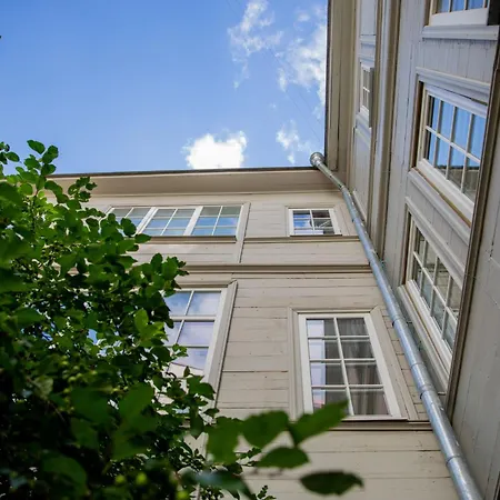 Bright I Etmonu St I Easy Check In I Cohost