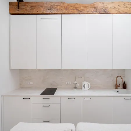 Bright I Etmonu St I Easy Check In I Cohost