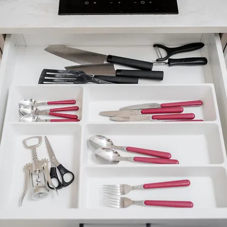 Bright I Etmonu St I Easy Check In I Cohost Wilna