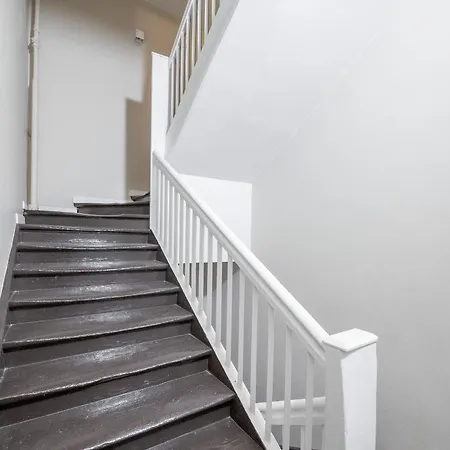 Bright I Etmonu St I Easy Check In I Cohost