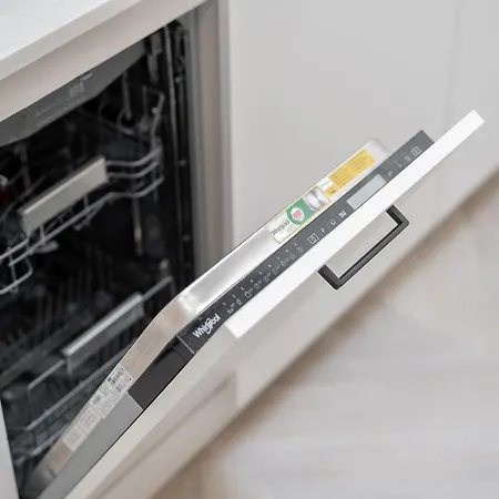 Bright I Etmonu St I Easy Check In I Cohost