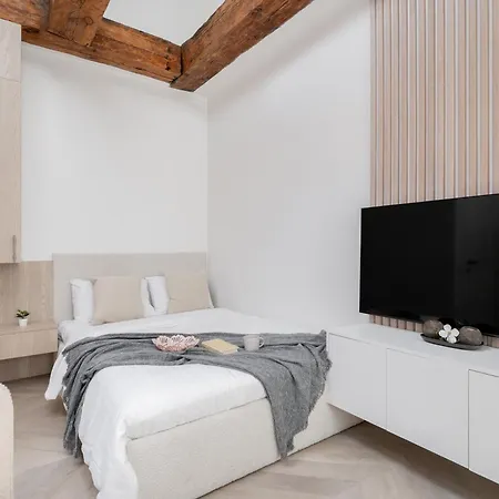 Bright I Etmonu St I Easy Check In I Cohost * Vilnius