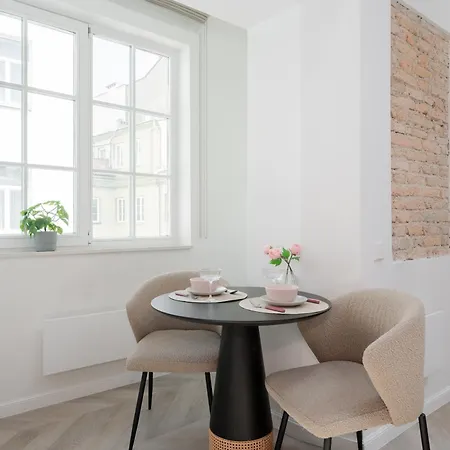 Bright I Etmonu St I Easy Check In I Cohost Vilnius