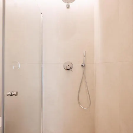 Central Apartments W-Ac I Etmonu St I Easy Check In I Cohost Апартаменты *