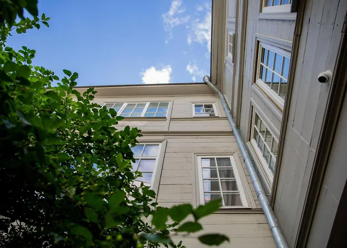 Bright I Etmonu St I Easy Check In I Cohost