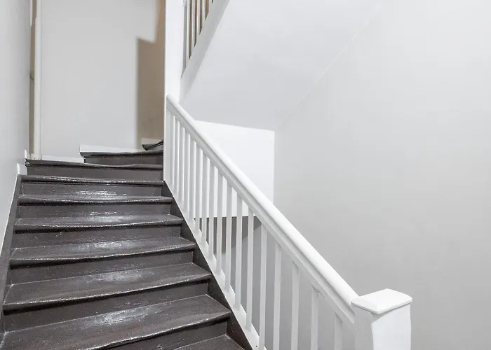 Bright I Etmonu St I Easy Check In I Cohost