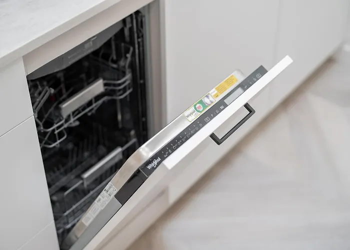 Bright I Etmonu St I Easy Check In I Cohost