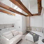 Bright I Etmonu St I Easy Check In I Cohost Vilnius