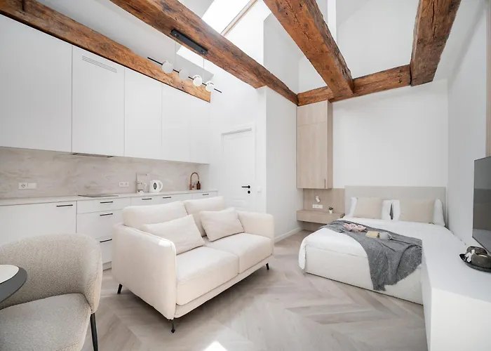 Bright I Etmonu St I Easy Check In I Cohost Apartman