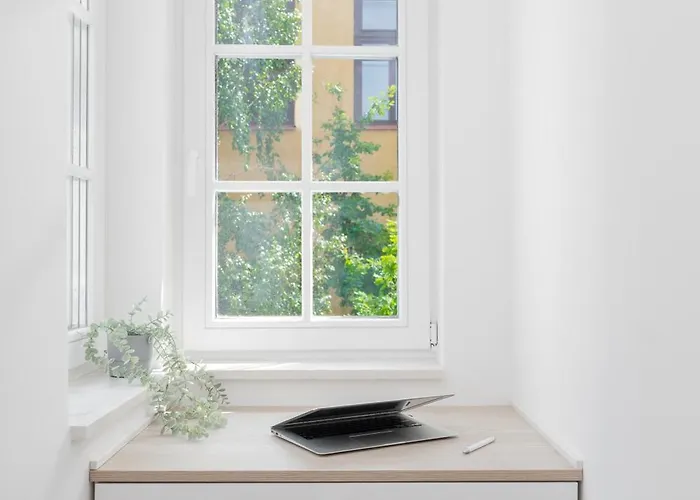 Bright I Etmonu St I Easy Check In I Cohost *