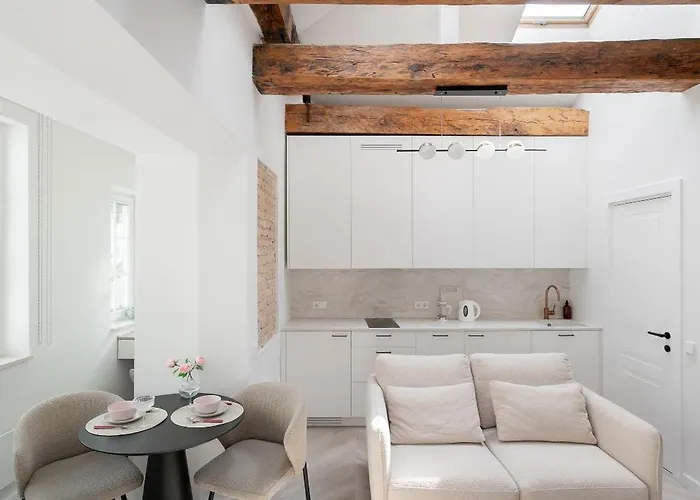 Bright I Etmonu St I Easy Check In I Cohost *