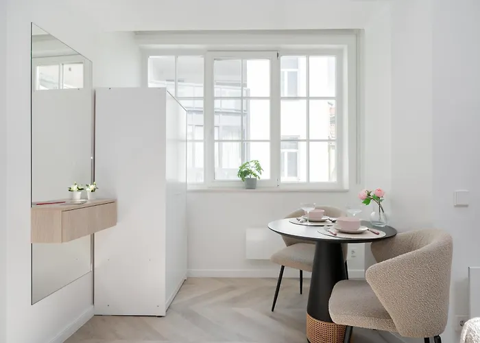 Bright I Etmonu St I Easy Check In I Cohost Apartman