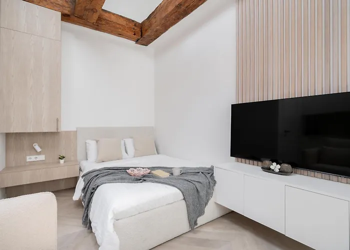 Bright I Etmonu St I Easy Check In I Cohost * Vilnius