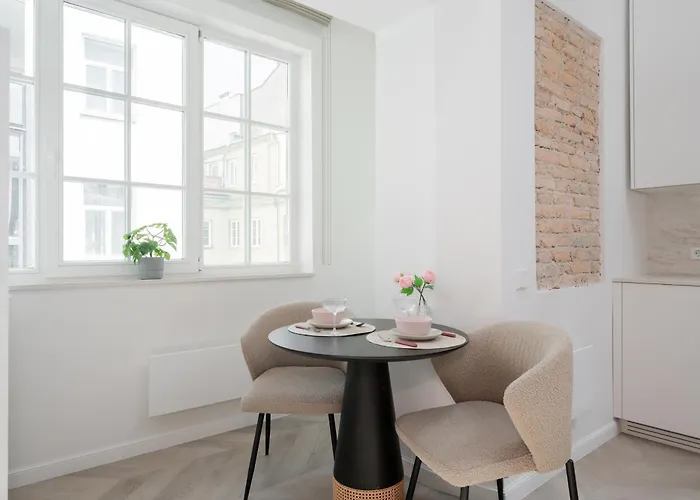 Bright I Etmonu St I Easy Check In I Cohost Vilnius